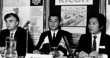 Norman Lamont, the then UK Minister of State for Trade and Industry (left), 
and Ricoh President Hiroshi Hamada announcing the establishment of RPL 
in October, 1983