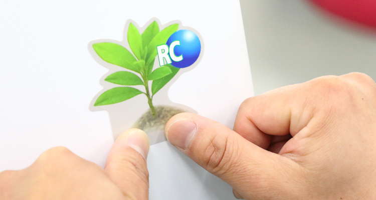 Shipping out products with a recycled product sticker that symbolizes the pride of Ricoh employees and their skills.
