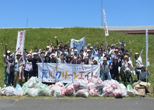 image:Japan: Participated in the Arakawa Clean Aid campaign together with customers