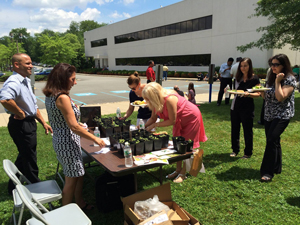 image:U.S.: Distributed seedlings of indigenous plant species to raise awareness of biodiversity