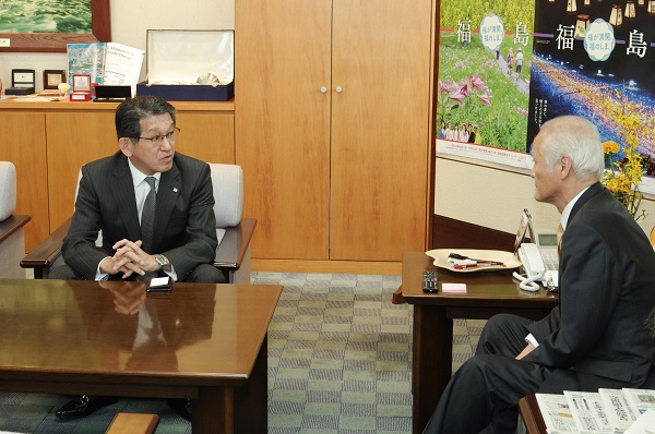 image1:Yoshinori Yamashita, President and CEO of Ricoh (Left) and Koichi Yamamoto, Minister of the Environment (Right)　