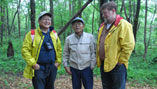 Image: Shiro Kondo, Ricoh President and CEO (at the time) (left) and C.W. Nicol, chairman of the C.W. Nicol Afan Woodland Trust (right), at the Afan forest